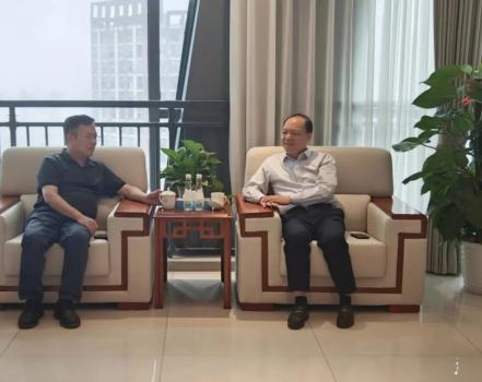 政企协同聚合力 担保赋能促发展 —— 赣州国际陆港党工委书记罗永锋一行莅临集团座谈交流